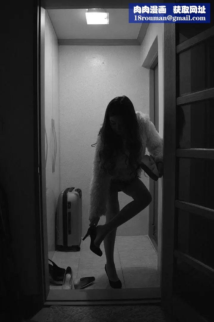 意外的邂逅[真人漫画]第4话-紧身裙配黑丝袜