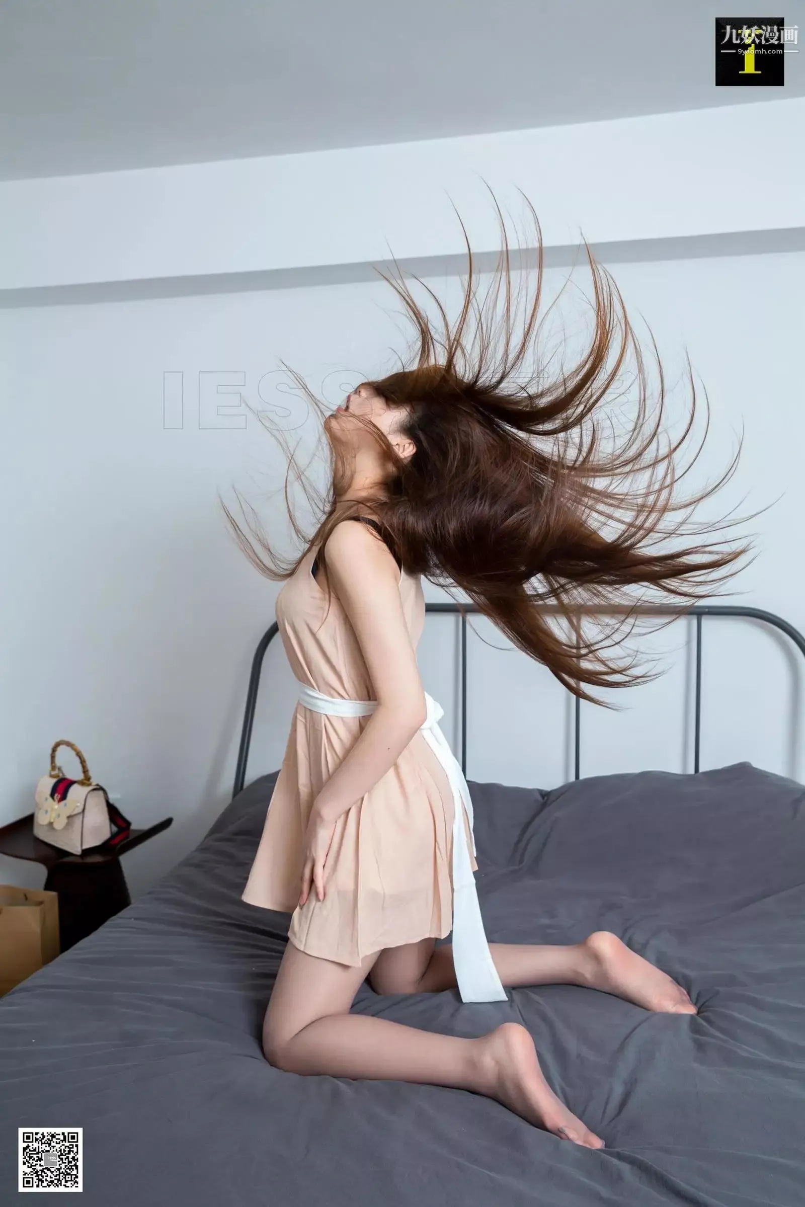 性感写真[真人集]-36d美胸高颜值可爱不失性感，美乳丰臀让人着魔 - 图片 3